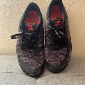 Women’s 8 1/2 NIKE Free 5.0